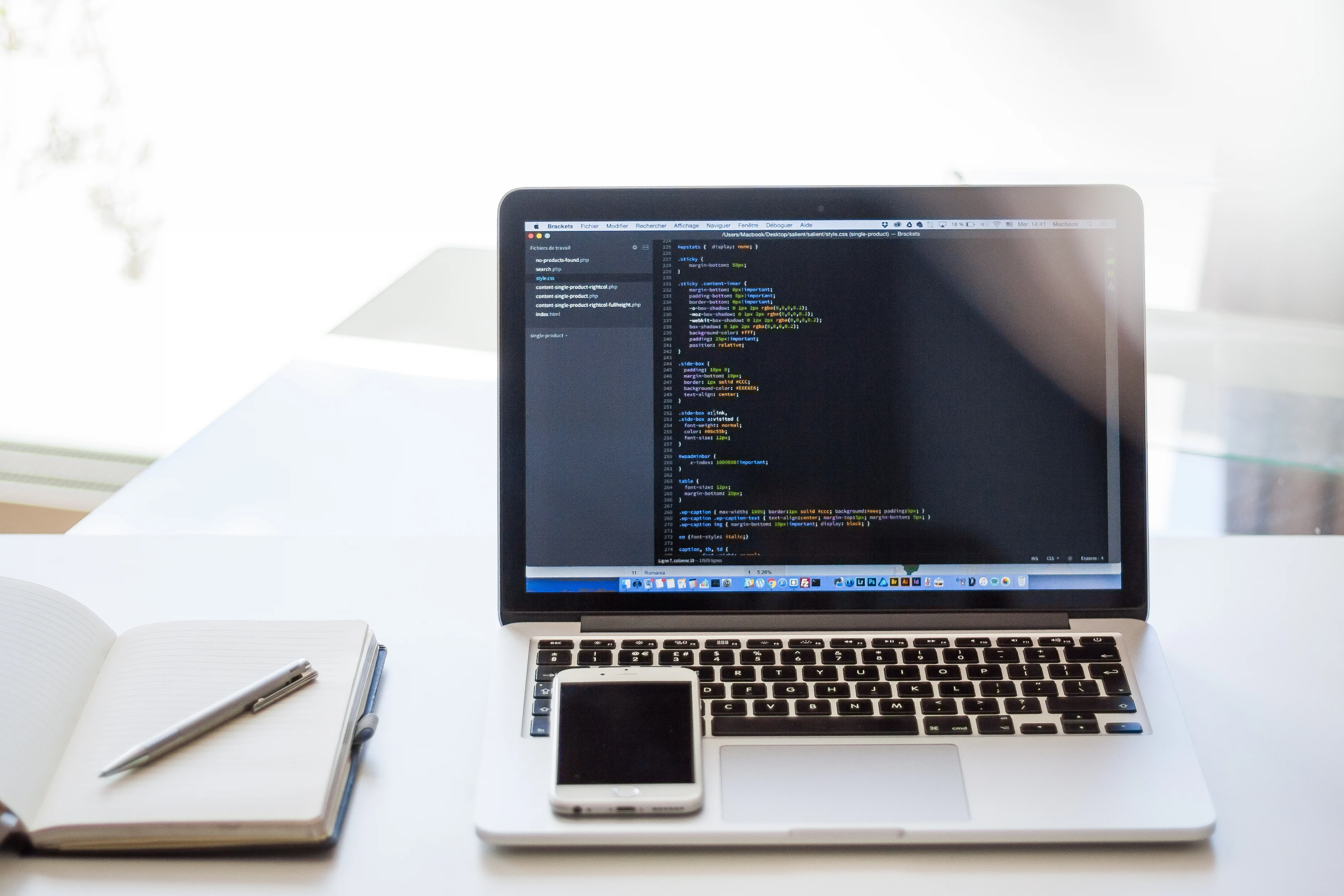 HTML / CSS コーディングのイメージ